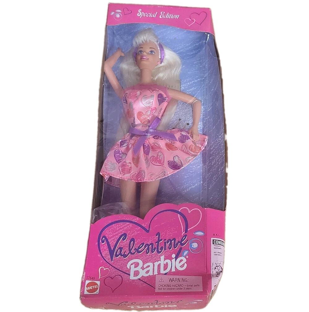 Vintage 1997 Special Edition Valentine Barbie Doll Mattel #17649 New